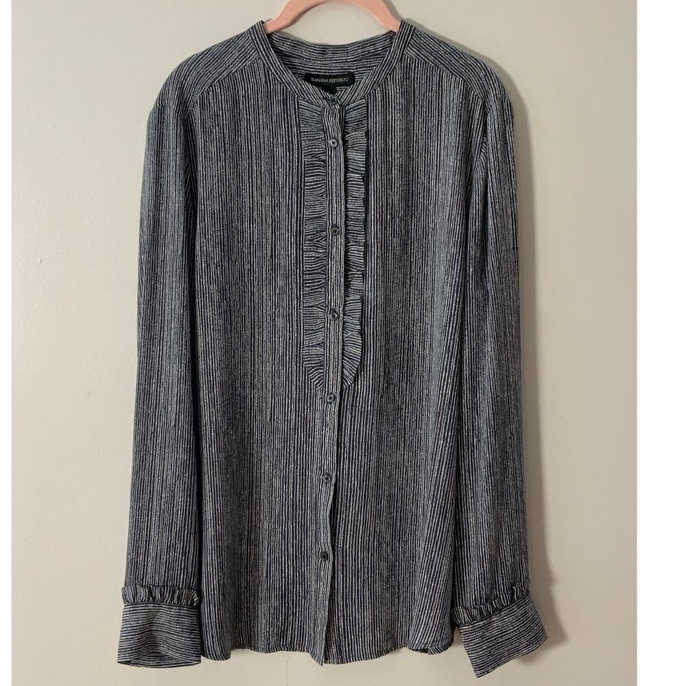 Banana‎ Republic Blouse size large